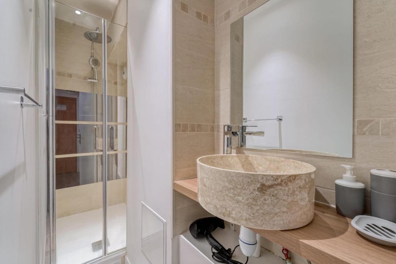 Beautiful Apartement With 2 Bedrooms In Paris Centre Exterior photo